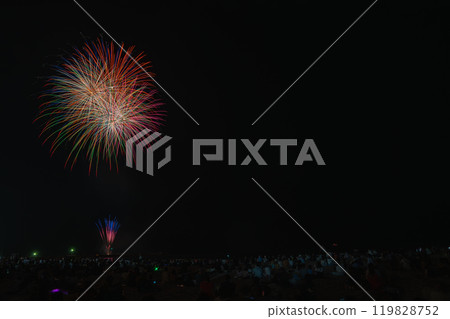 Sagara Maritime Fireworks Festival: Colorful fireworks light up the night sky at Sagara Sun Beach, Makinohara City, Shizuoka Prefecture. Sagara Maritime Fireworks Festival: Colorful fireworks light up the night sky at Sagara Sun Beach, Makinohara City, Shizuoka Prefecture. 119828752