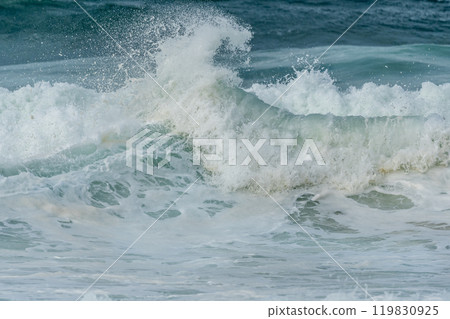 Wave of the green and blue Atlantic Ocean at the edge of a beach in the Iroise Sea. 119830925