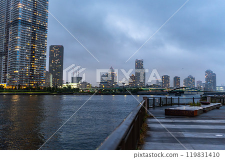 Tsukuda Ohashi Bridge and high-rise condominiums over the Sumida River Tsukuda Ohashi Bridge and high-rise condominiums over the Sumida River 119831410