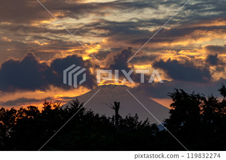 富士山被雲層覆蓋 富士山被雲層覆蓋 119832274