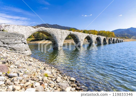 北海道上士幌町，秋日晴朗的舊國鐵志幌線 Taushubetsu 河大橋 119833346