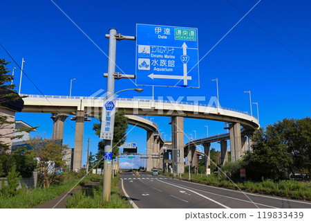 橫跨北海道室蘭市室蘭港的白鳥大橋 119833439