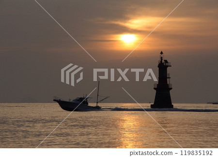 Lighthouse in the Kurushima Straits as the sun rises 119835192