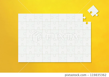 橙色背景,方形完成的拼圖遊戲中缺少右上角的一塊 橙色背景,方形完成的拼圖遊戲中缺少右上角的一塊 119835362