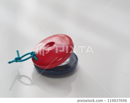 響板（一件，白色背景，有邊距） 119837698