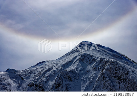 Winter in the Yatsugatake mountain range, Mount Nakadake and the halo 119838097