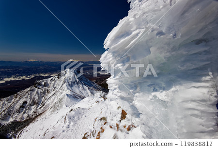 八岳連峰赤嶽山頂的蝦尾以及阿彌陀山、禦嶽山、馬鞍山的景色 八岳連峰赤嶽山頂的蝦尾以及阿彌陀山、禦嶽山、馬鞍山的景色 119838812