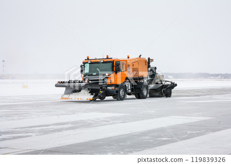 Snow machine for universal cleaning on the winter runway Snow machine for universal cleaning on the winter runway 119839326