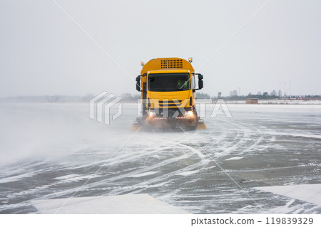 Airfield sweeper-vacuum machine clean Runway Airfield sweeper-vacuum machine clean Runway 119839329