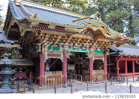 二天門，重要的文化財產；以及世界遺產日光山輪王寺冬季靜謐的寺院。 119839383