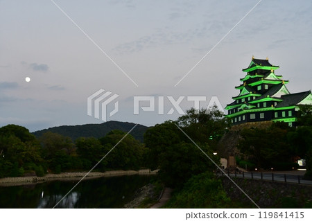 Okayama Castle 25 Honmaru Castle Tower and Moon Okayama Castle 25 Honmaru Castle Tower and Moon 119841415