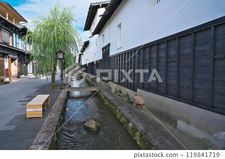 [Scenery of the Seto River and the white-walled storehouse district] Tonomachi, Furukawa-cho, Hida City, Gifu Prefecture 119841719