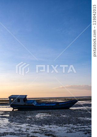 A boat with a beautiful sunset view 119842015