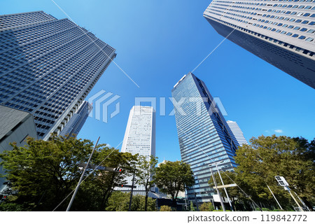 Tokyo: Buildings and office areas in Nishi-Shinjuku Tokyo: Buildings and office areas in Nishi-Shinjuku 119842772