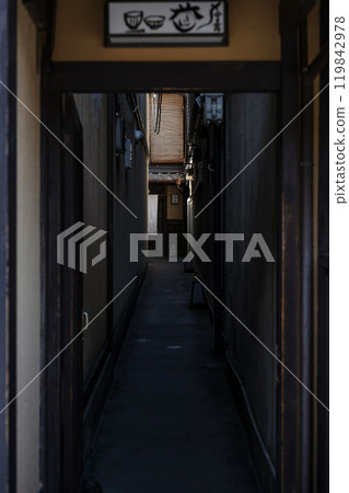Alley scenery in Gion-Shinbashi, Kyoto 119842978