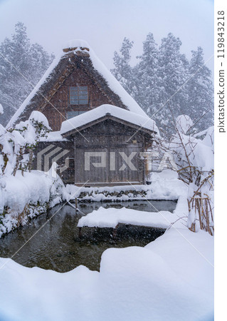[World Heritage] Heavy snowfall in Shirakawa-go [Gifu Prefecture] 119843218