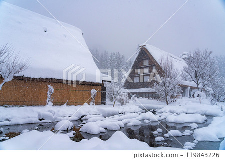 [World Heritage] Heavy snowfall in Shirakawa-go [Gifu Prefecture] 119843226