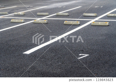 每月停車場 119843823