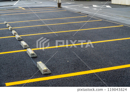 每月停車場 119843824