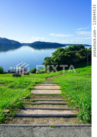Autumn morning: A clear, sunny day at Lake Hamana Service Area (Hamamatsu, Shizuoka Prefecture) 119844533
