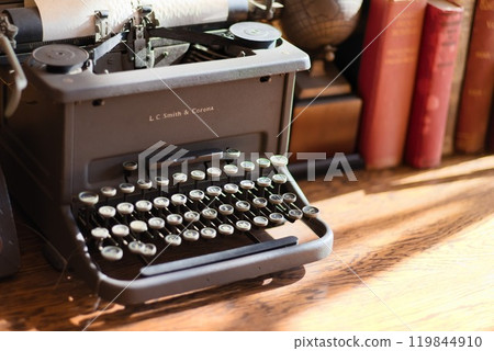 A Literary Master's Hideout - Typewriter in a Western-style Study A Literary Master's Hideout - Typewriter in a Western-style Study 119844910