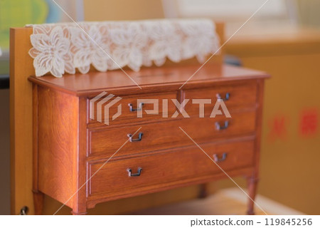 Cute wooden living chest 119845256