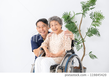 Senior woman in wheelchair and male caregiver 119845420