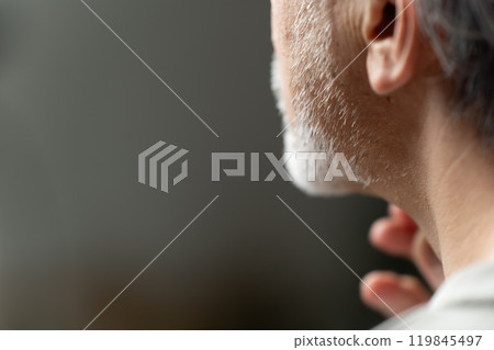 美女中年鬍子 119845497