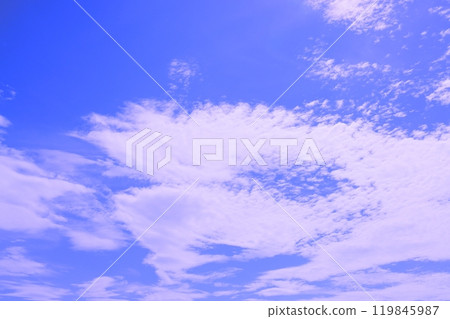 藍天上的雲（背景素材） 119845987