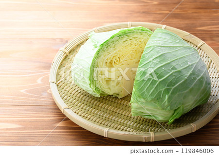 Freshly cut cabbage image (wood grain background) 119846006