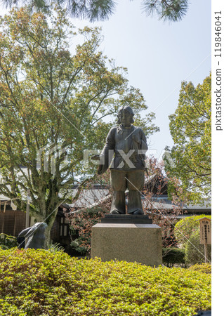 Izumo City, Shimane Prefecture, Izumo Taisha Shrine, Statue of Okuninushi and a rabbit 119846041
