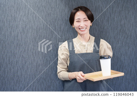 A smiley cafe clerk 119846043