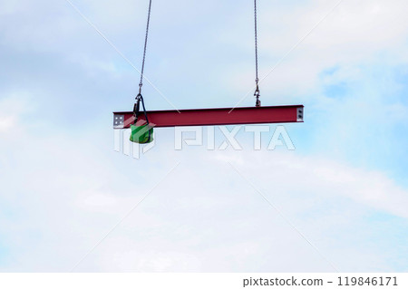 Crane lifting steel beams 119846171
