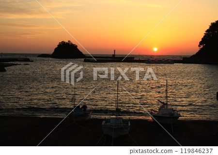 Beautiful sunset seen from Nishina Port Beautiful sunset seen from Nishina Port 119846237