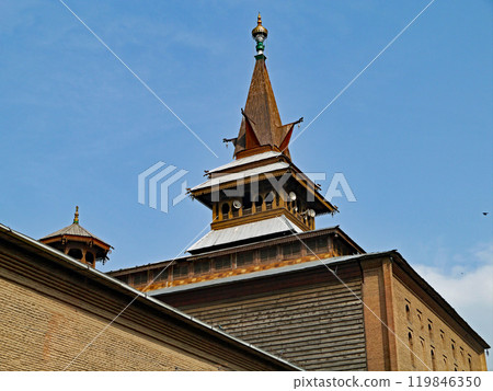 Jamia Masji, a landmark in Srinagar, northern India, is famous as a beautiful Islamic mosque. 119846350