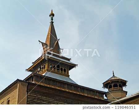 Jamia Masji, a landmark in Srinagar, northern India, is famous as a beautiful Islamic mosque. 119846351