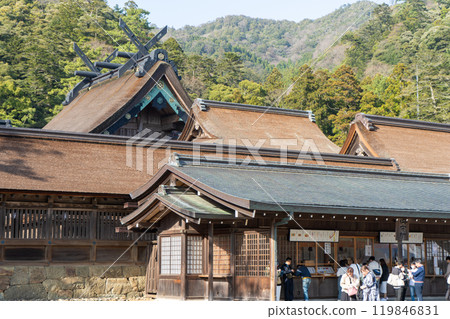 Izumo Taisha Shrine, Shimane Prefecture, Izumo City, Scenery of the amulet office in front of the Hachimon Gate 119846831