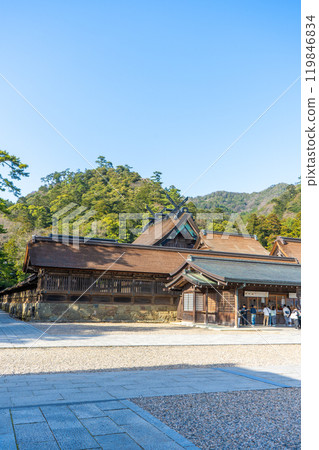 島根縣出雲市出雲大社，靖國門前的守護神社風景 119846834