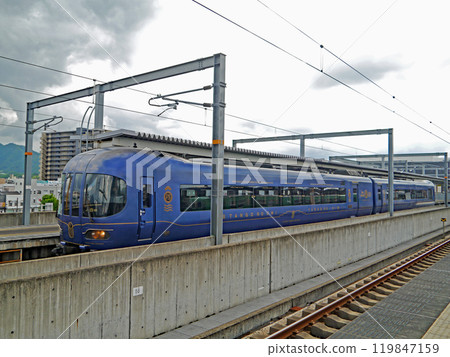 The Tango no Umi train that runs on the Kyoto Tango Railway is a KTR800 series train modeled after the deep blue sea. The Tango no Umi train that runs on the Kyoto Tango Railway is a KTR800 series train modeled after the deep blue sea. 119847159