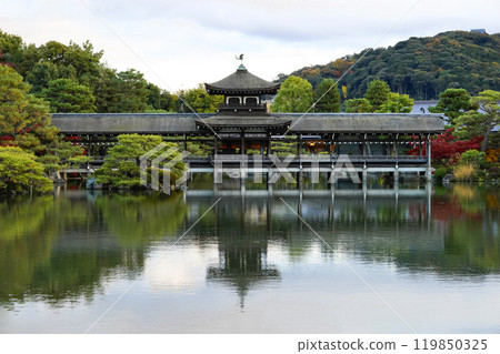 Taiheikaku, the beautiful autumn gardens of Heian Shrine 119850325