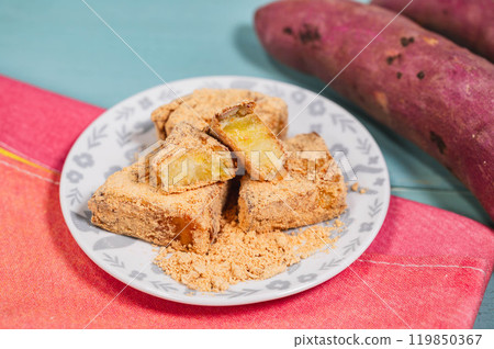 Simmered sweet potatoes with soybean flour 119850367