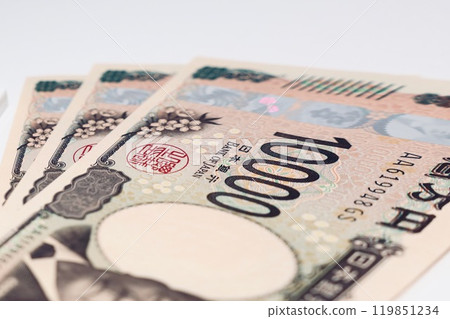 10,000 yen bill 119851234