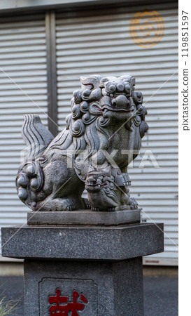 Guardian dog 119851597