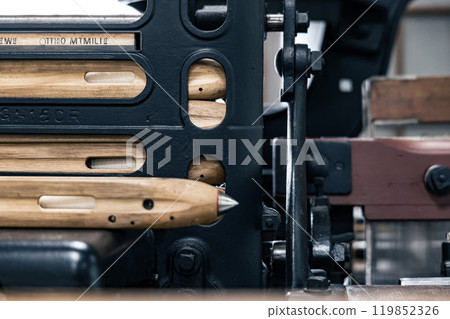 老式傳統手動有梭織機及其相關零件 老式傳統手動有梭織機及其相關零件 119852326