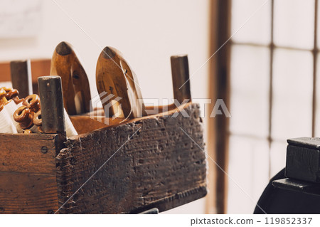 老式傳統手動有梭織機及其相關零件 老式傳統手動有梭織機及其相關零件 119852337