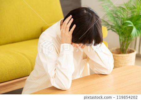 Middle-aged to senior women holding their ears 119854202