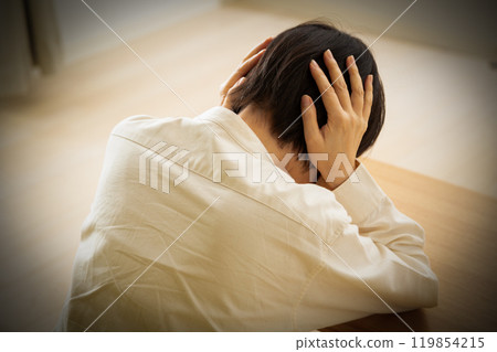 Middle-aged to senior women holding their ears 119854215