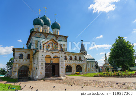 The Resurrection Cathedral in the city of Tutaev on the banks of the Volga River 119857363