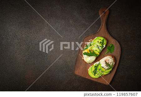 sandwich with cream cheese, sliced avocado and boiled egg, arugula, on grainy bread, homemade, breakfast, no people, 119857607