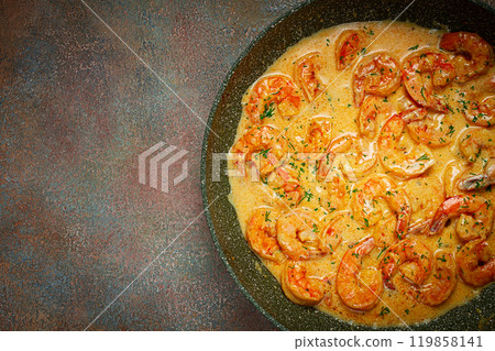 shrimp in creamy garlic sauce, with spices and herbs, 119858141